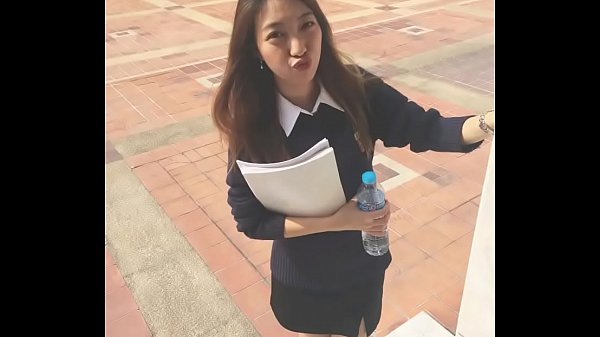 Sinh viên Thái cute lột xác khi cầm dương vật giả